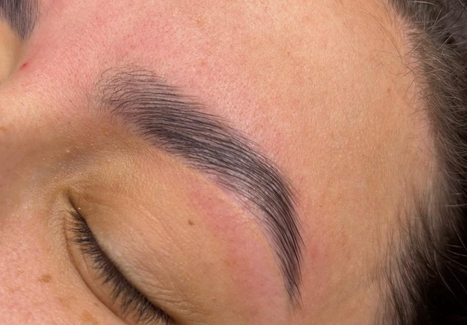 LAMINADO DE CEJAS + DISEÑO  + DEPILACIÓN + TINTE + SERUM